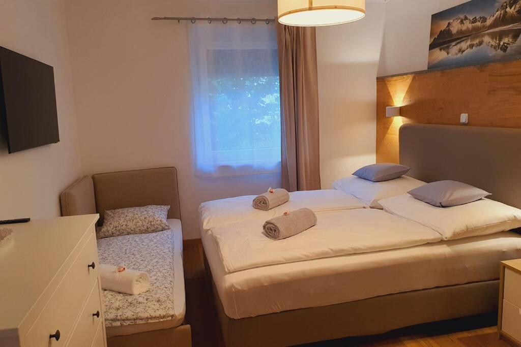 Tiny Kozma Apartment Bodensdorf Bagian luar foto